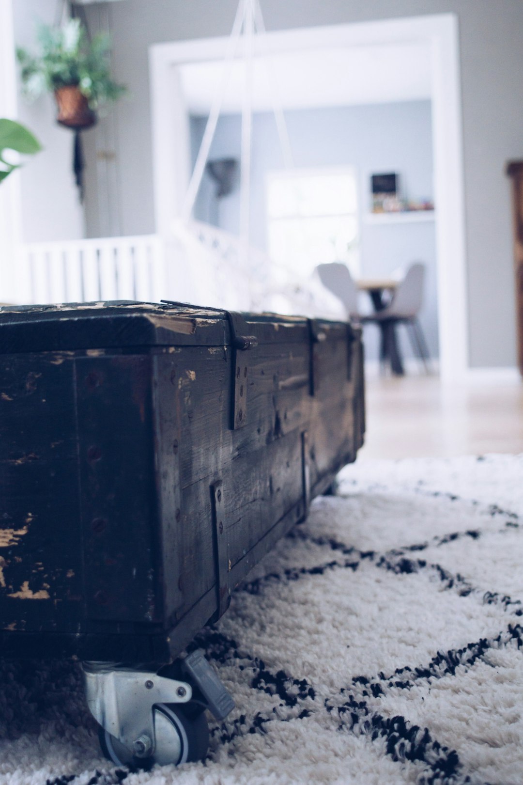 black-wooden-rolling-chest-6trn8h5o-fe